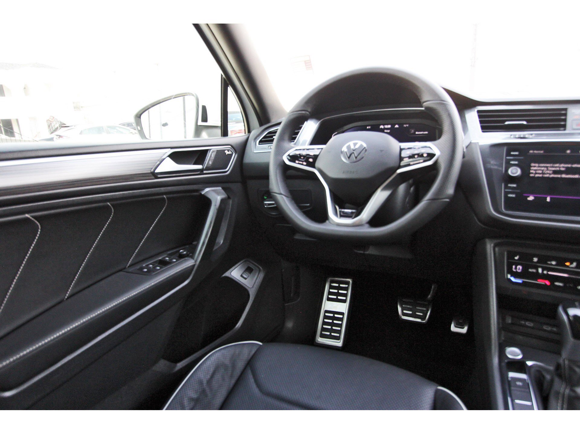 Used 2022 Volkswagen Tiguan SEL R-Line image 10