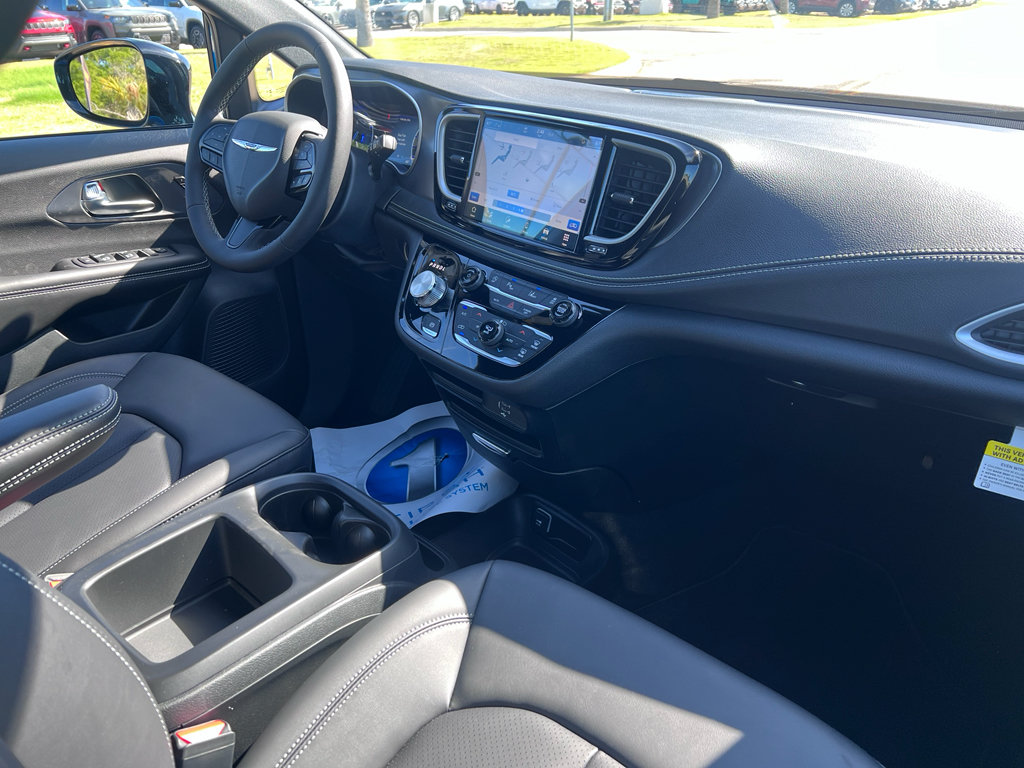 New 2026 Chrysler Pacifica Select w/ S Appearance Package FWD image 15