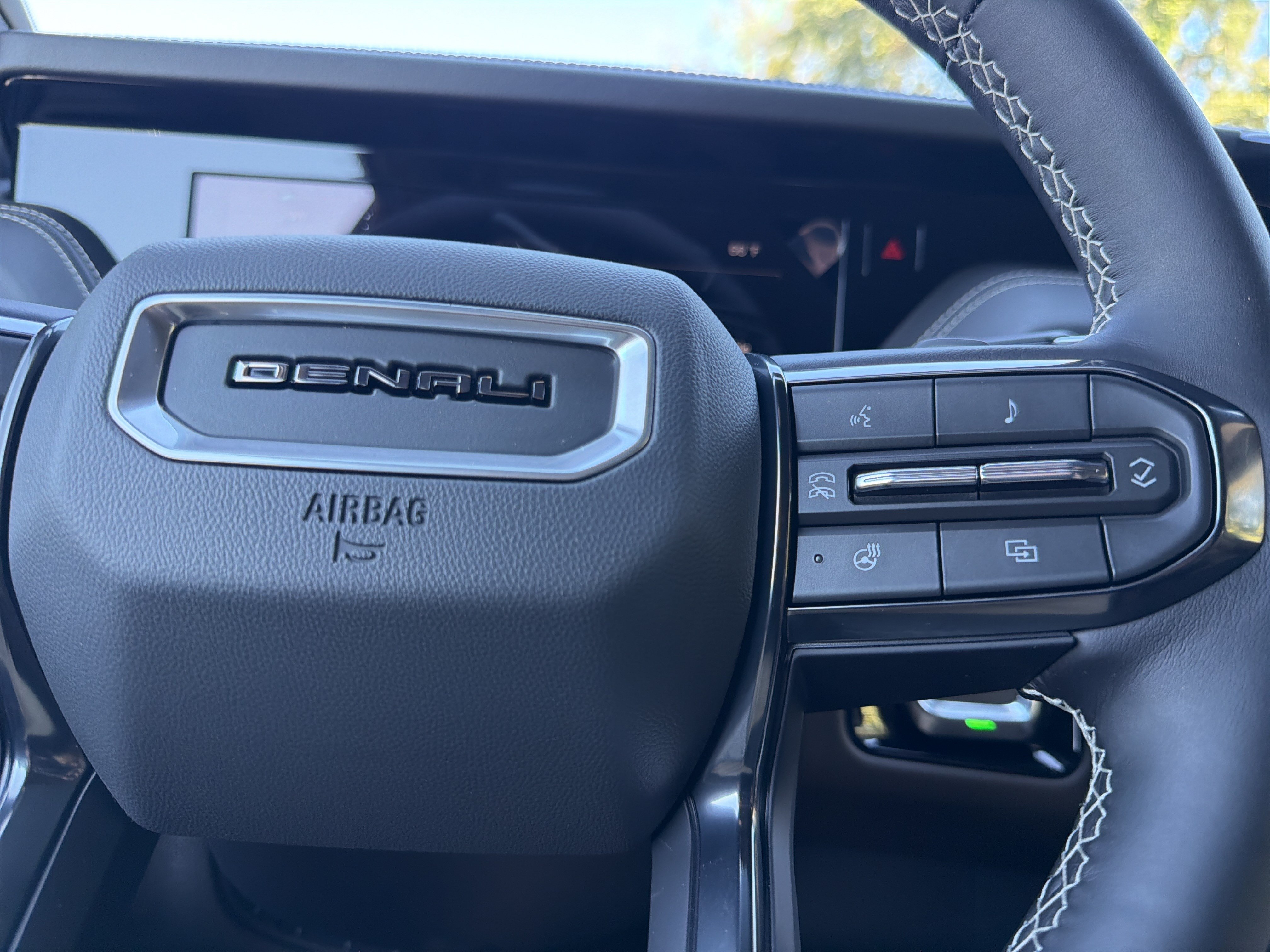 New 2026 GMC Yukon Denali Ultimate w/ LPO, Floor Liner Package AWD/4WD image 30