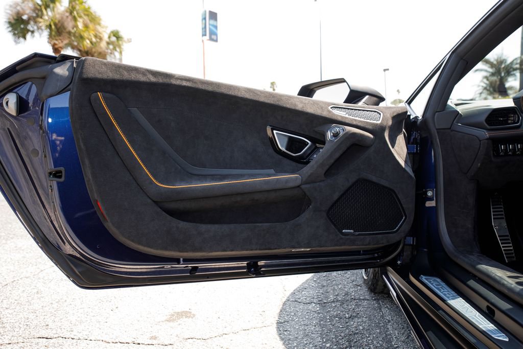 Used 2023 Lamborghini Huracan Sterrato image 10