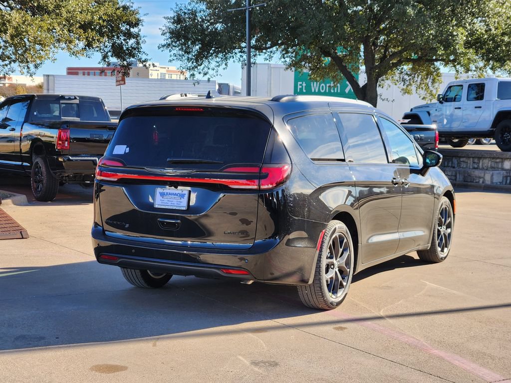 New 2026 Chrysler Pacifica Limited w/ S Appearance Package FWD image 4