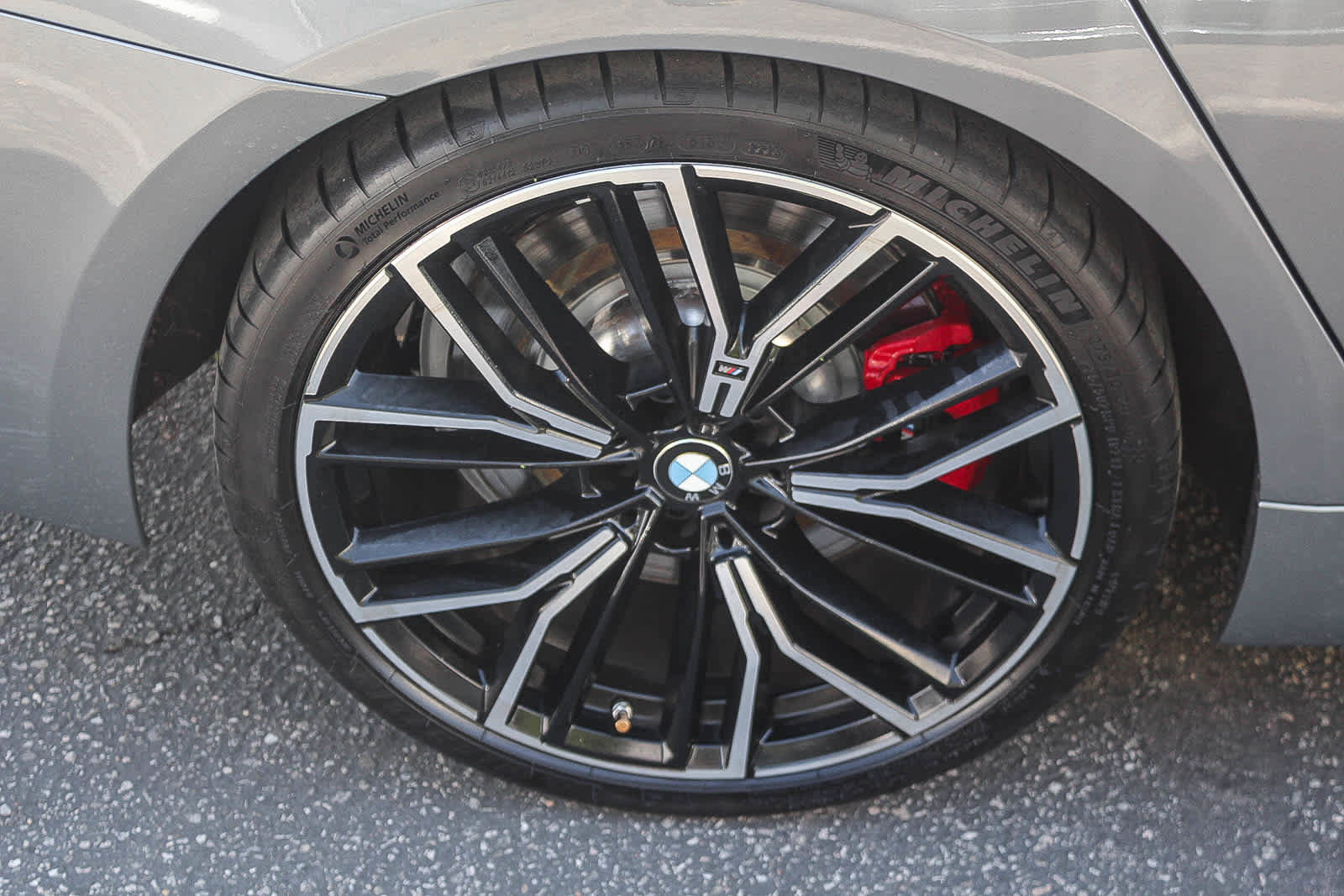 Used 2023 BMW M550i xDrive w/ Executive Package AWD/4WD image 8