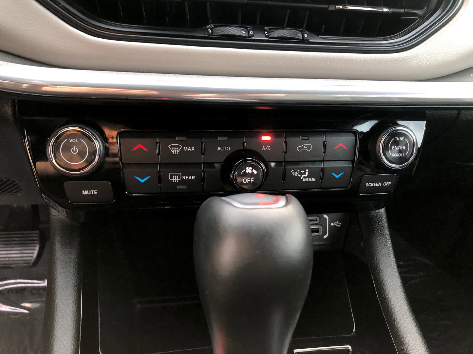 Used 2023 Jeep Compass Limited w/ Elite Group image 16