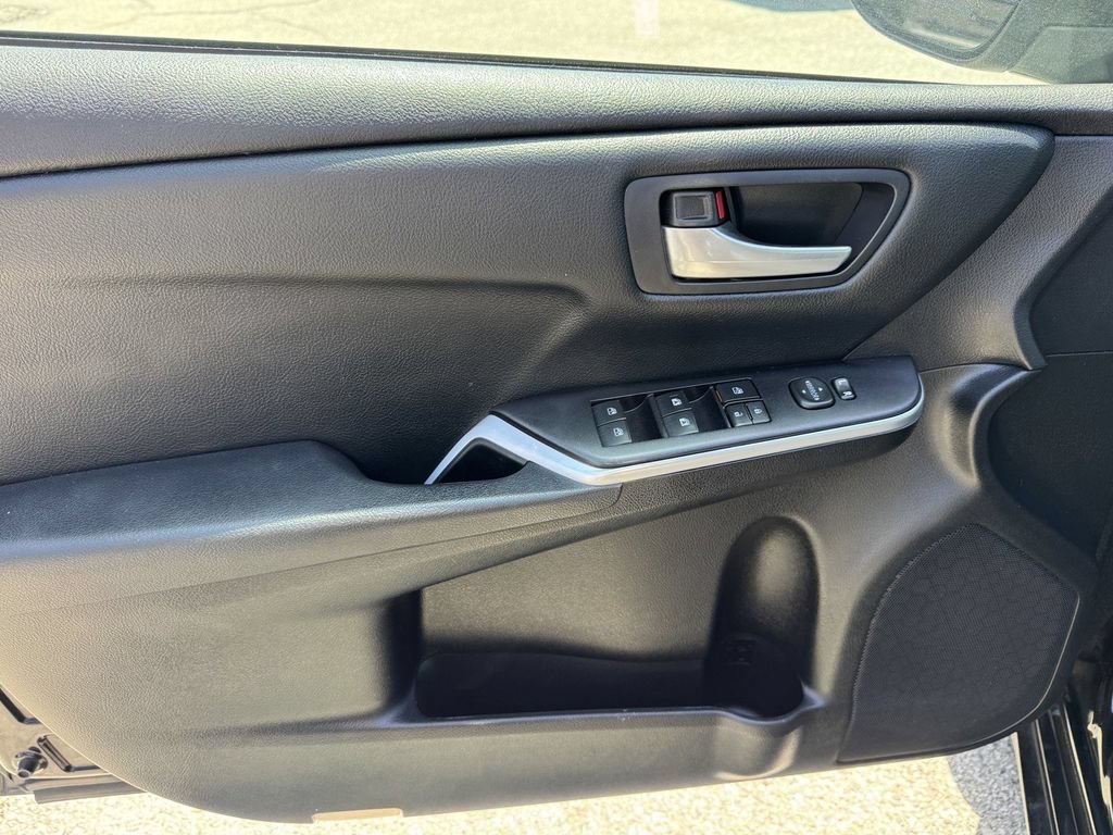 Used 2015 Toyota Camry SE FWD image 15