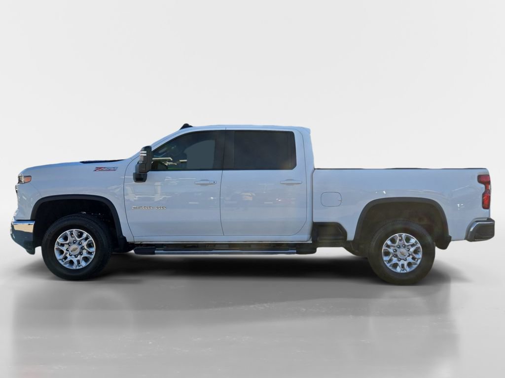 Used 2025 Chevrolet Silverado 2500 LT image 2