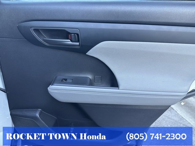 Used 2022 Toyota Highlander LE image 17