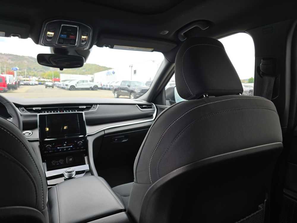 Used 2024 Jeep Grand Cherokee L Laredo w/ Luxury Tech Group I image 14