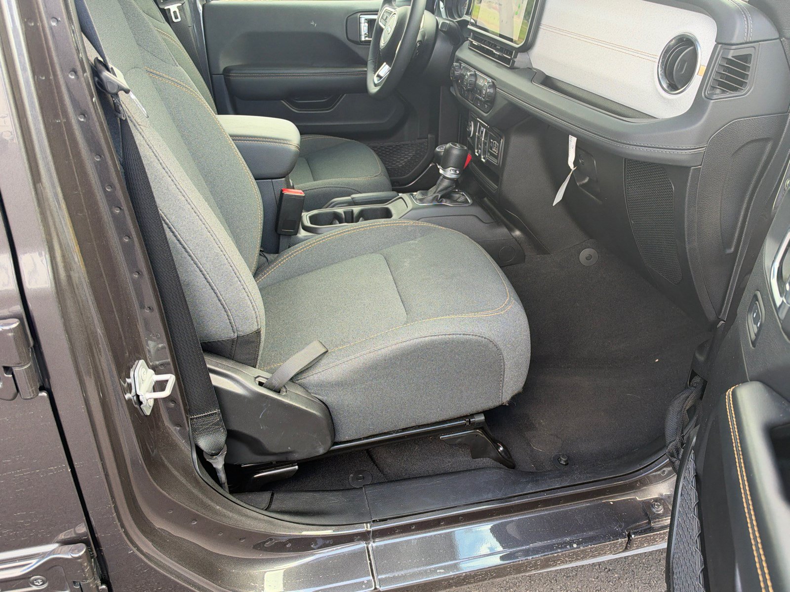 Used 2026 Jeep Wrangler Unlimited Sahara AWD/4WD image 13