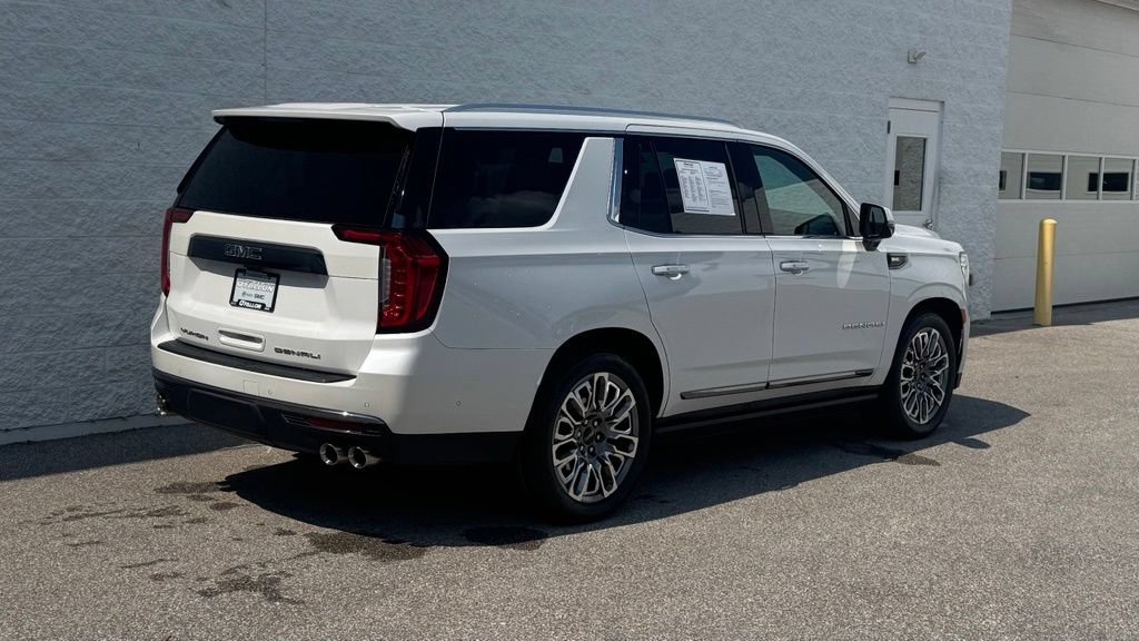 Used 2024 GMC Yukon Denali Ultimate AWD/4WD image 3