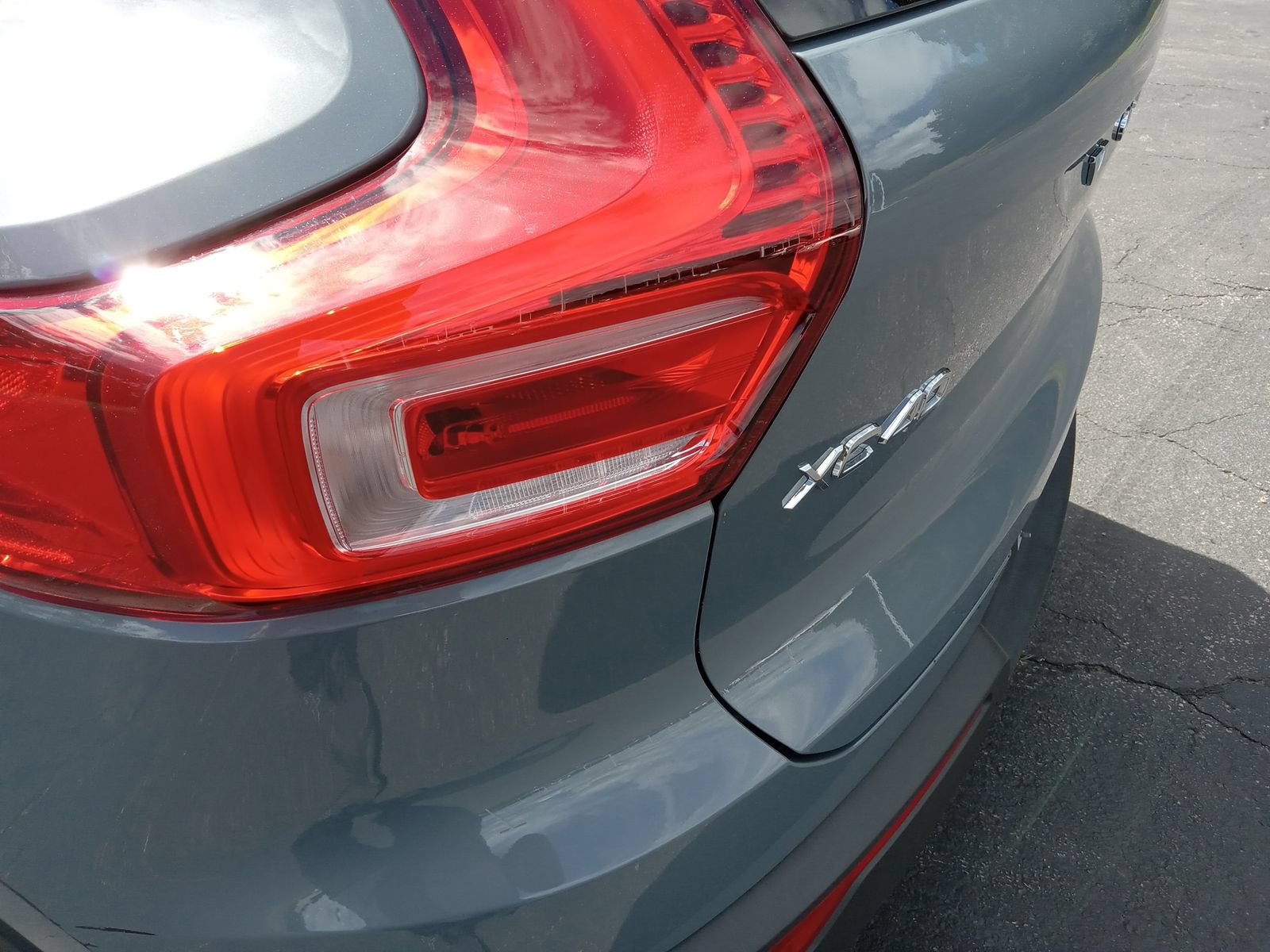 Used 2022 Volvo XC40 T5 R-Design w/ Climate Package AWD/4WD image 8