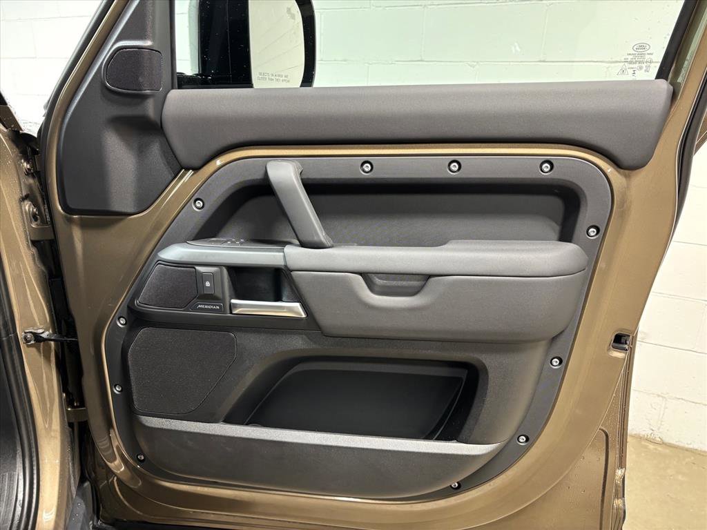 Used 2026 Land Rover Defender 110 S image 34