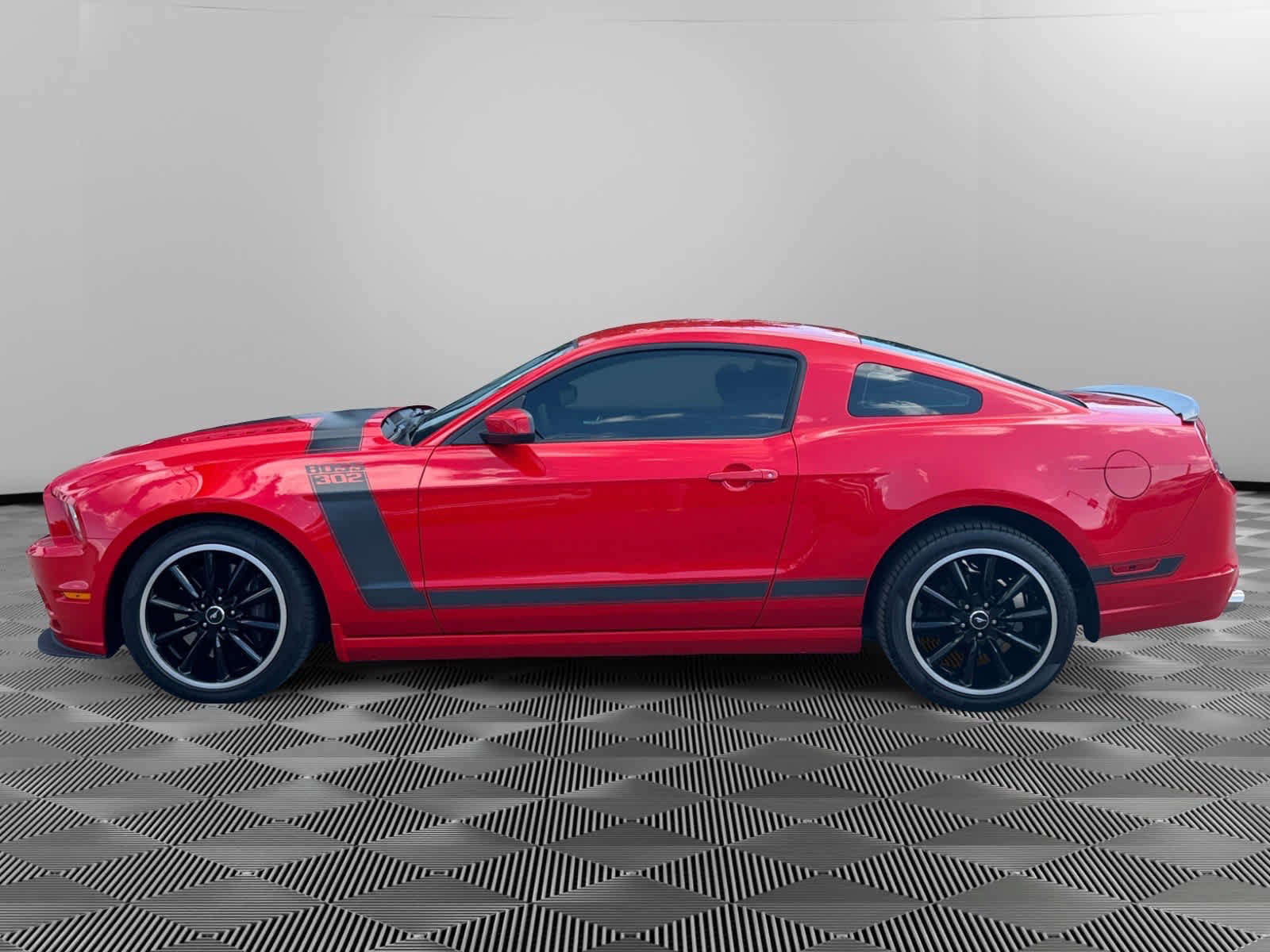 Used 2013 Ford Mustang Boss 302 w/ Boss 302 Accessory Pkg RWD image 2