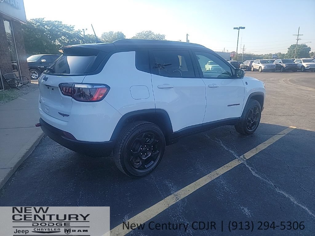 Used 2023 Jeep Compass Trailhawk AWD/4WD image 5