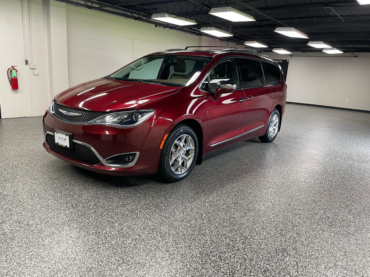Used 2017 Chrysler Pacifica Limited FWD image 10