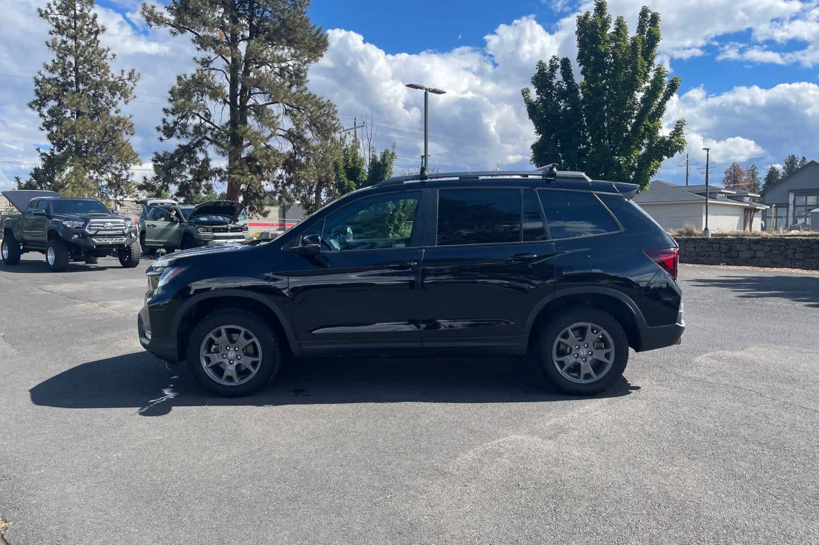 Used 2024 Honda Passport TrailSport image 2
