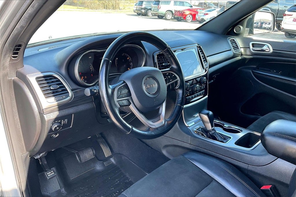 Used 2021 Jeep Grand Cherokee Laredo X image 13