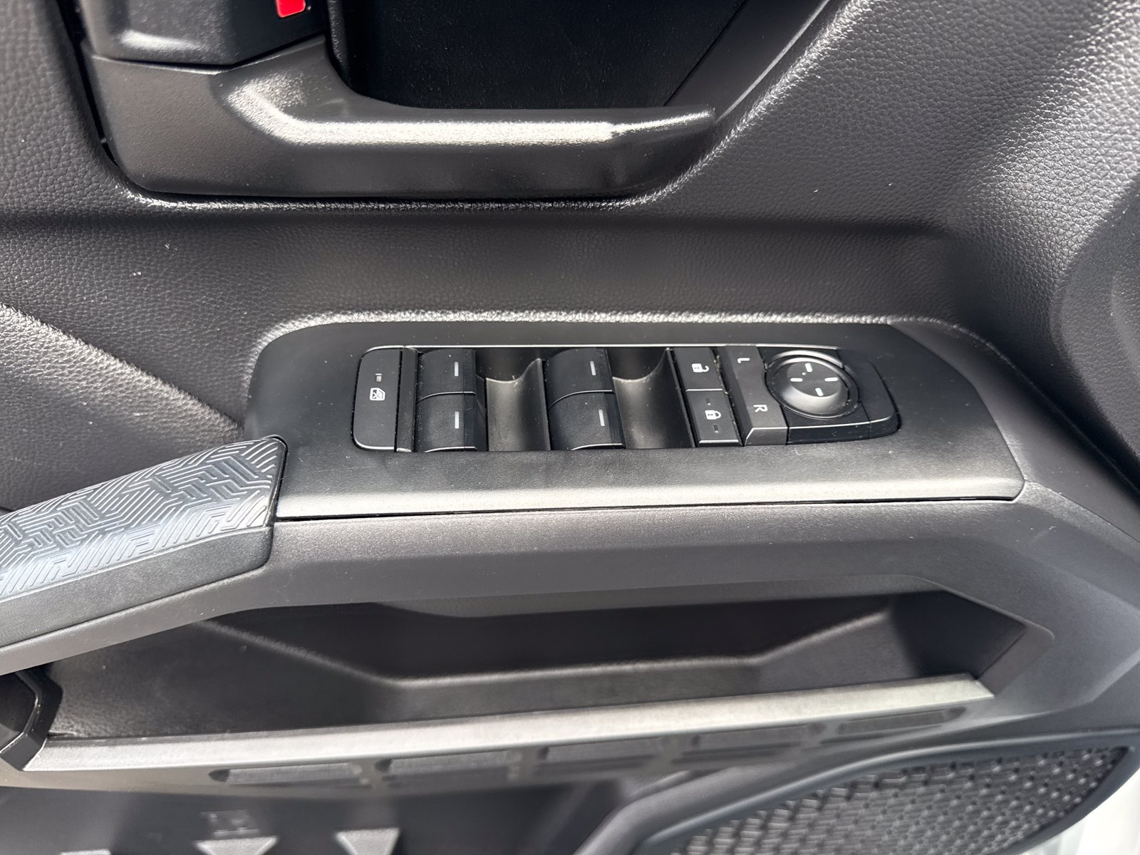 Used 2024 Toyota Tacoma SR5 AWD/4WD image 11