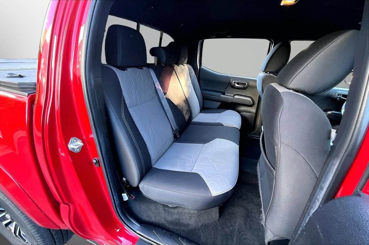 Used 2022 Toyota Tacoma TRD Sport AWD/4WD image 23
