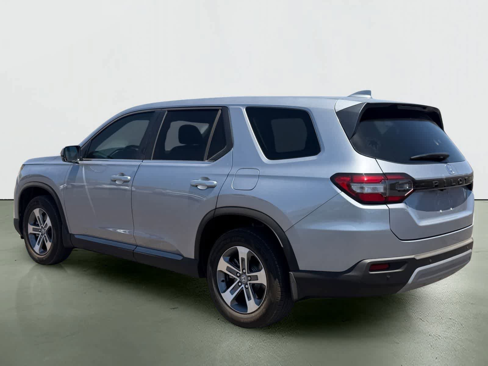 Used 2024 Honda Pilot EX-L image 3