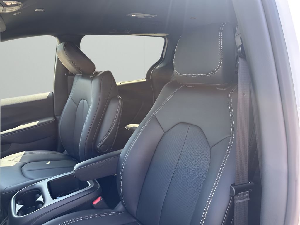 New 2026 Chrysler Voyager LX image 25