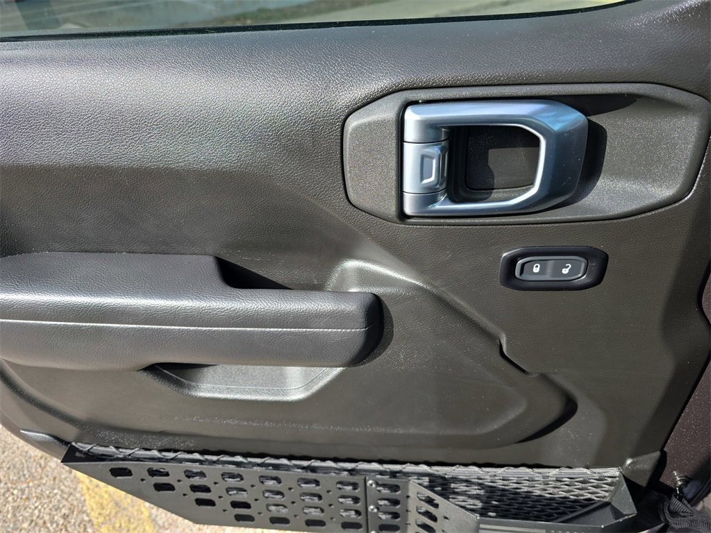 Used 2025 Jeep Wrangler Sport image 23