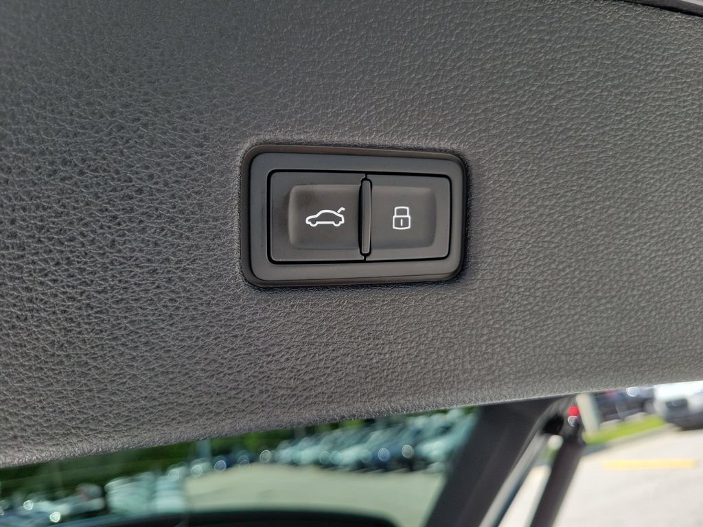 Used 2026 Audi SQ8 Prestige AWD/4WD image 30