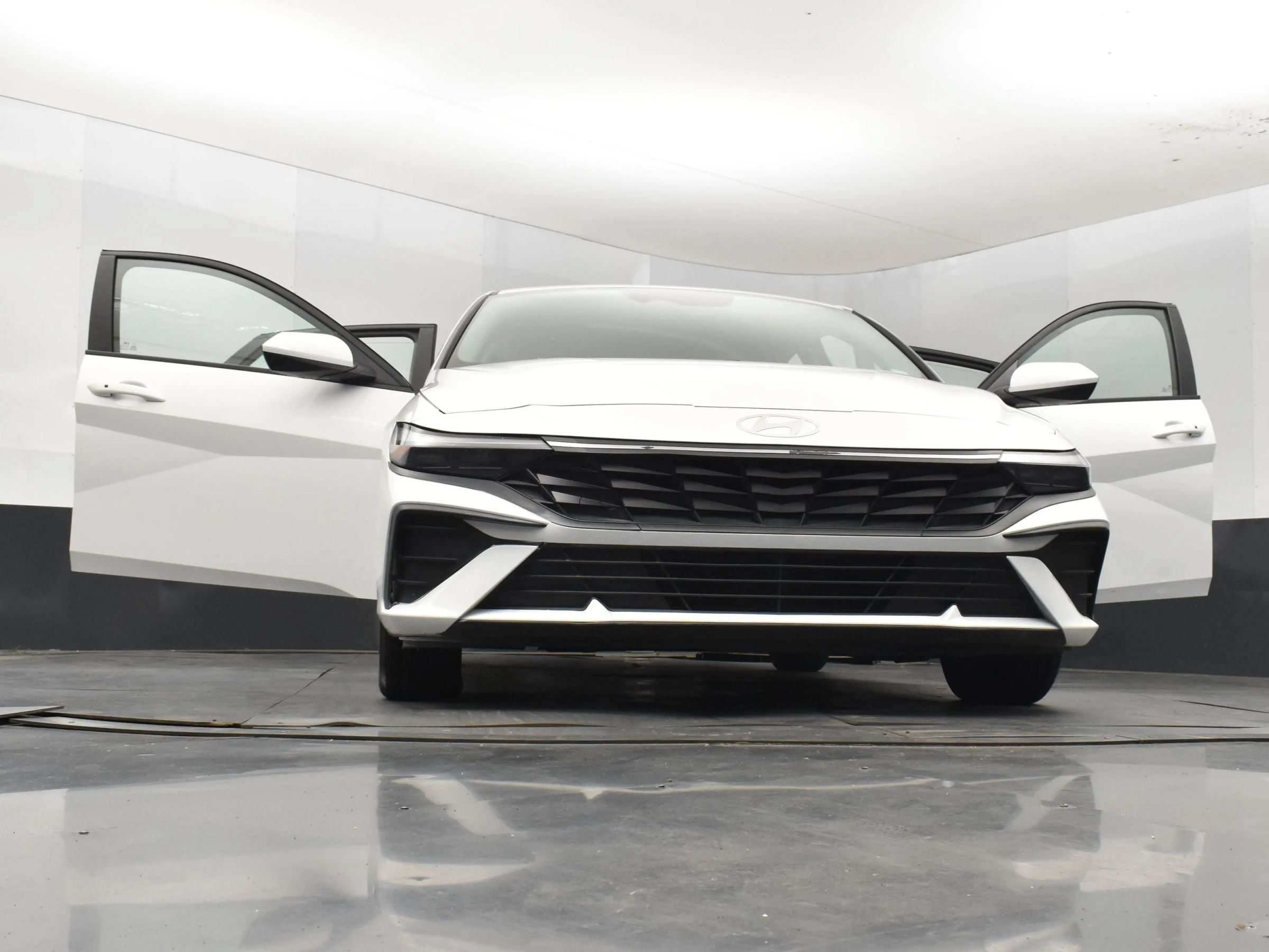Used 2024 Hyundai Elantra SEL FWD image 8