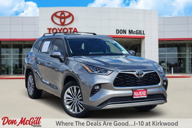 Certified 2025 Toyota Highlander Platinum AWD/4WD image 1