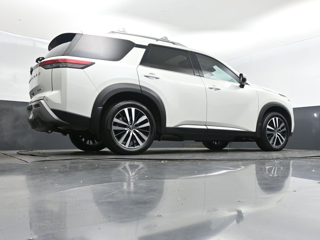 Used 2024 Nissan Pathfinder Platinum w/ Cargo Package image 45