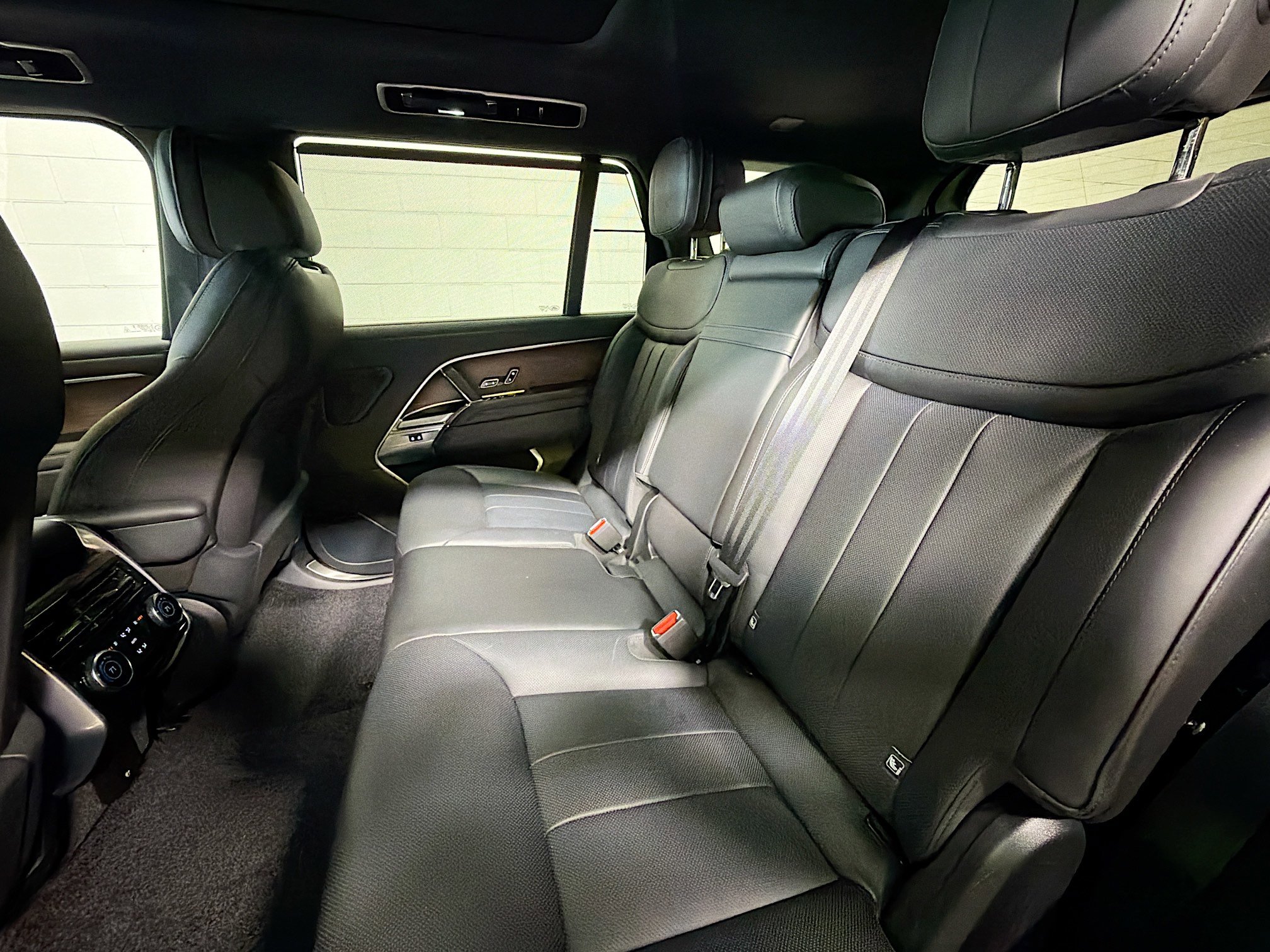 Used 2025 Land Rover Range Rover Long Wheelbase SE image 21