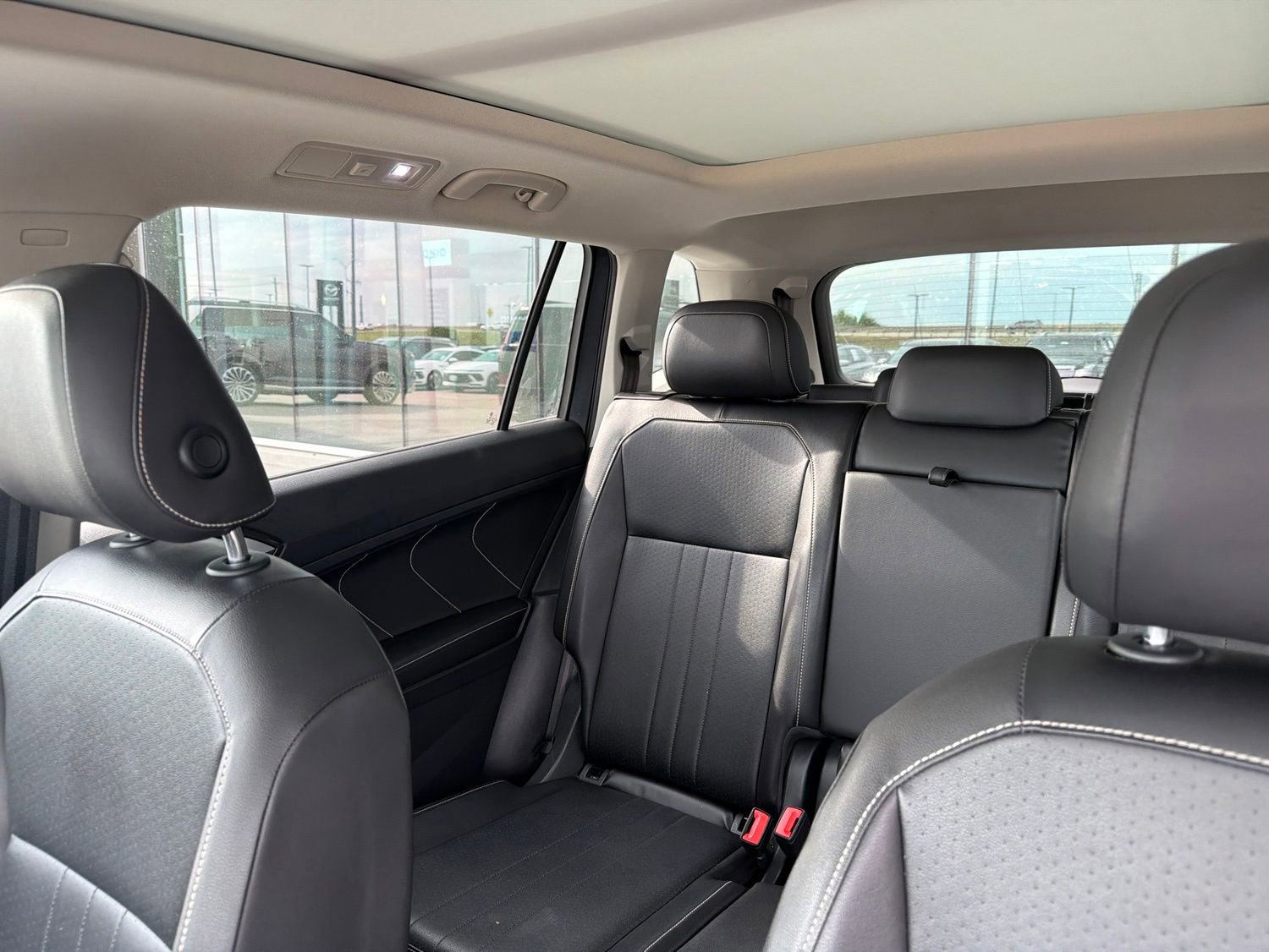 Used 2022 Volkswagen Tiguan SE w/ Panoramic Sunroof Package FWD image 19