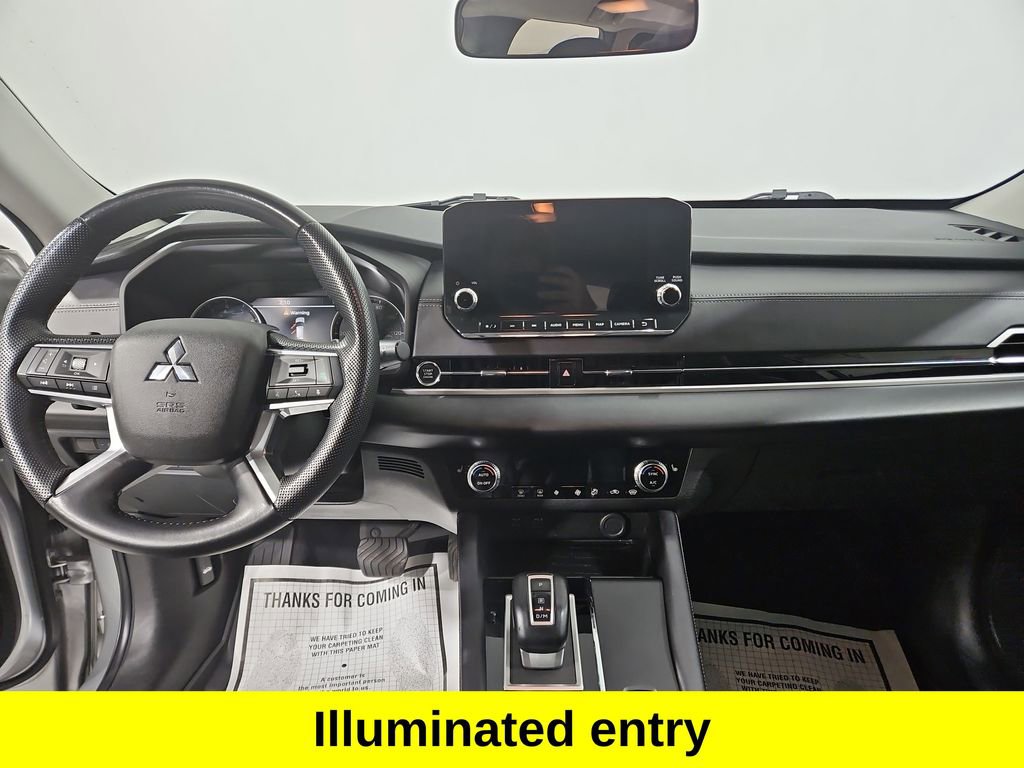Used 2023 Mitsubishi Outlander SE image 12