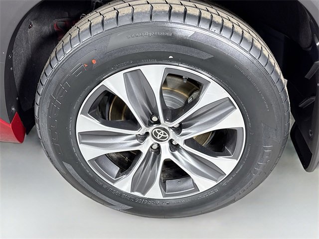 Certified 2023 Toyota Highlander XLE image 32