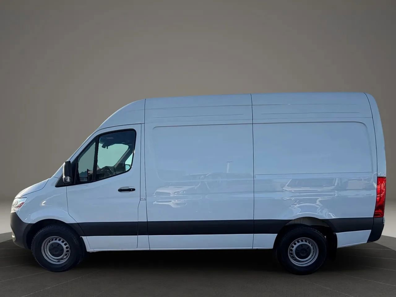 Used 2025 Mercedes-Benz Sprinter 2500 image 3