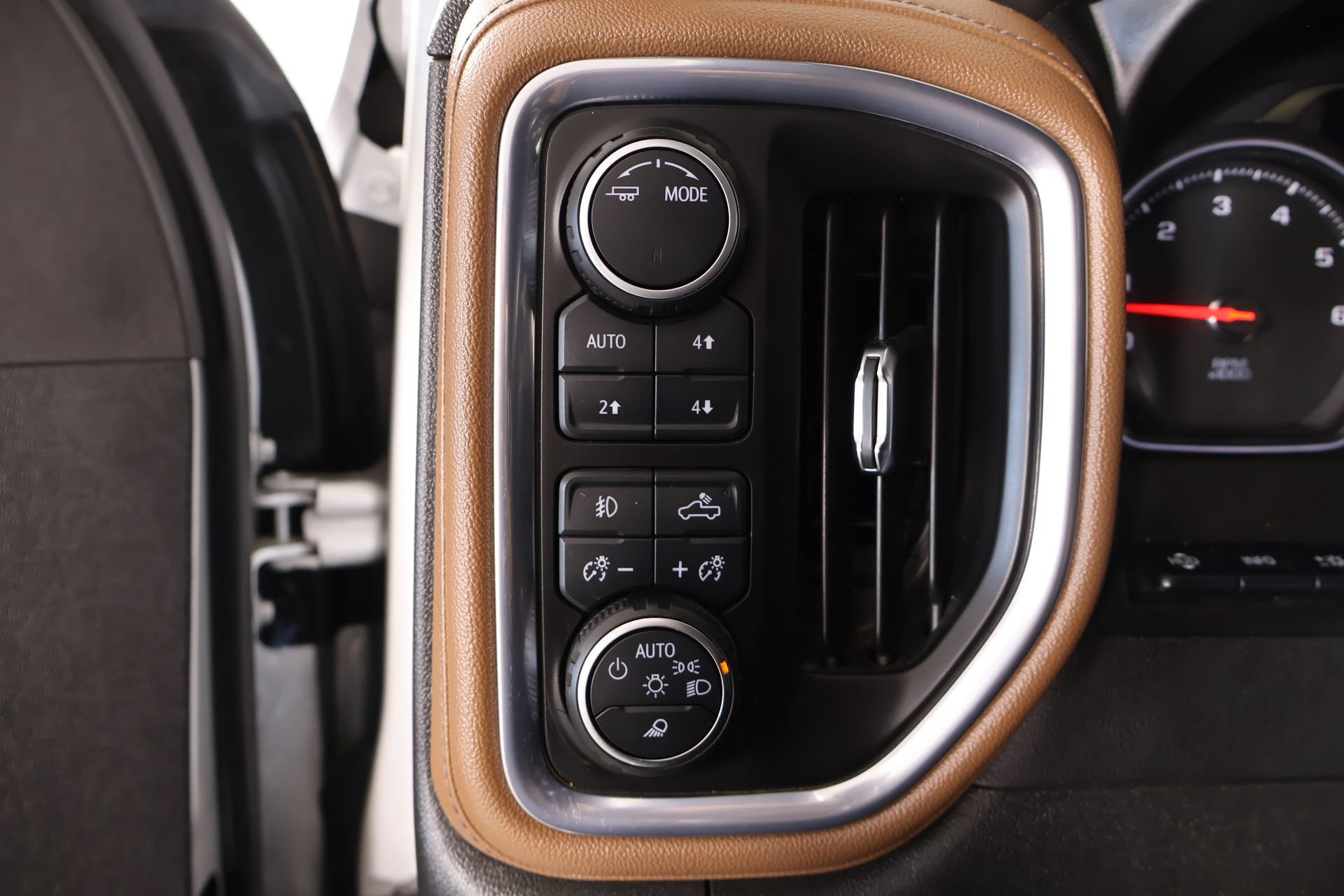 Used 2023 Chevrolet Silverado 2500 High Country w/ Technology Package AWD/4WD image 9