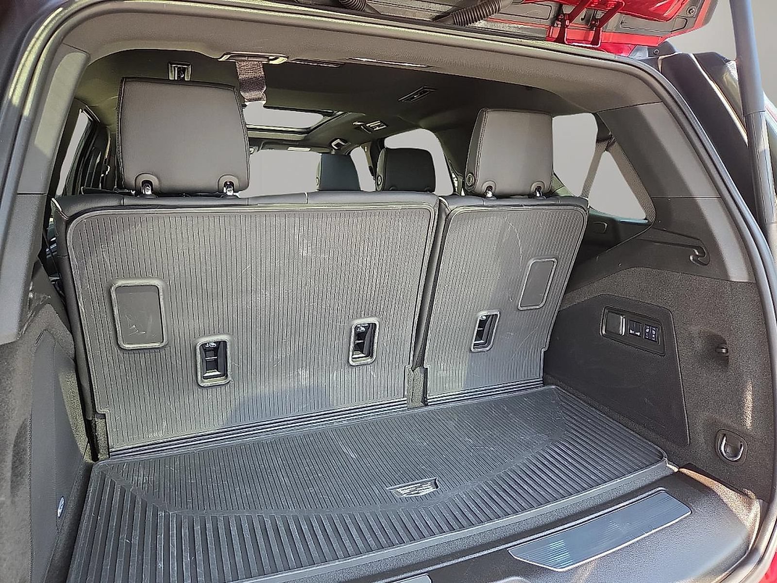 Certified 2025 Cadillac Escalade Premium Luxury w/ Touring Package AWD/4WD image 18