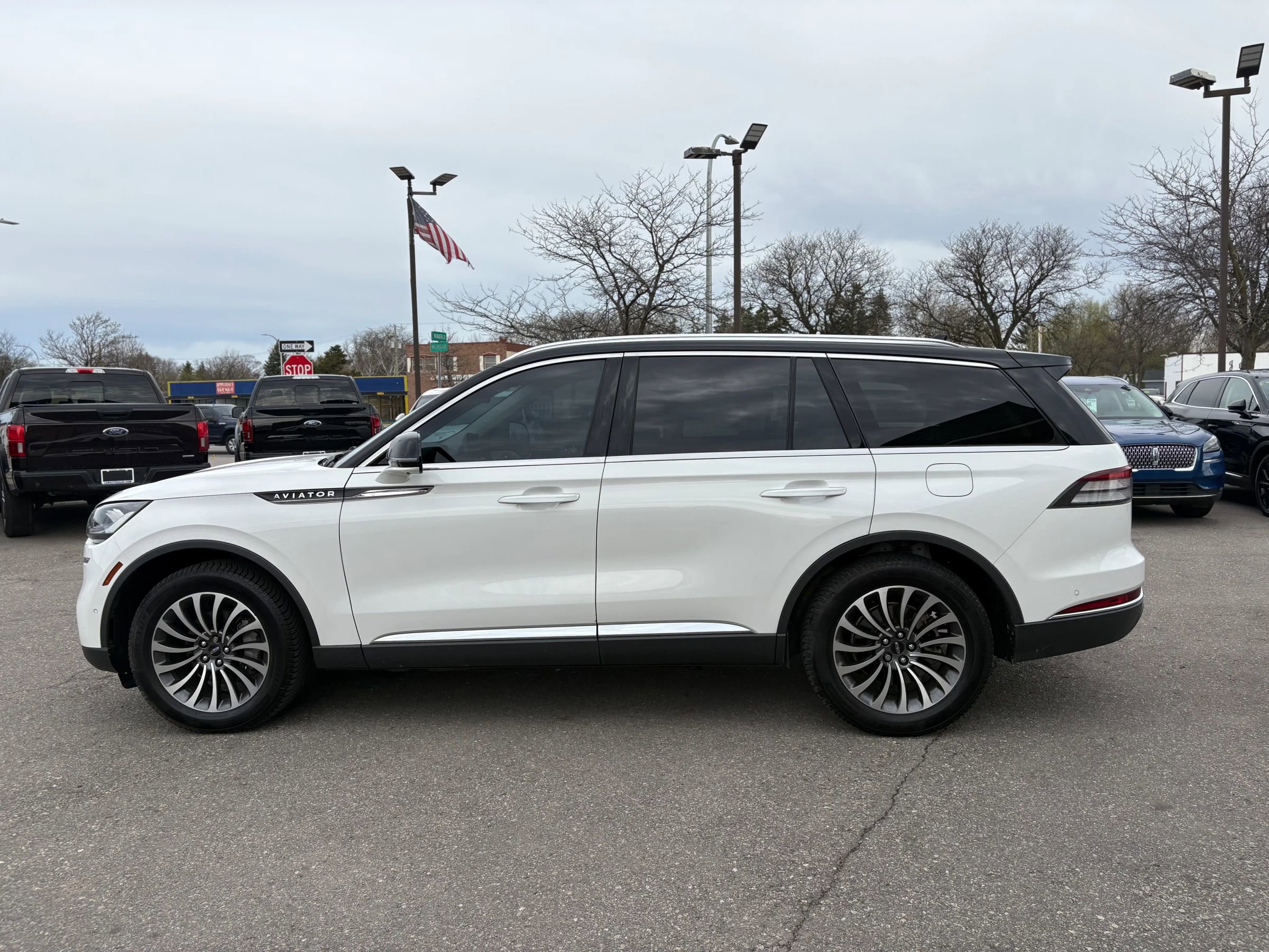 Used 2023 Lincoln Aviator Reserve w/ Equipment Group 201A AWD/4WD image 8