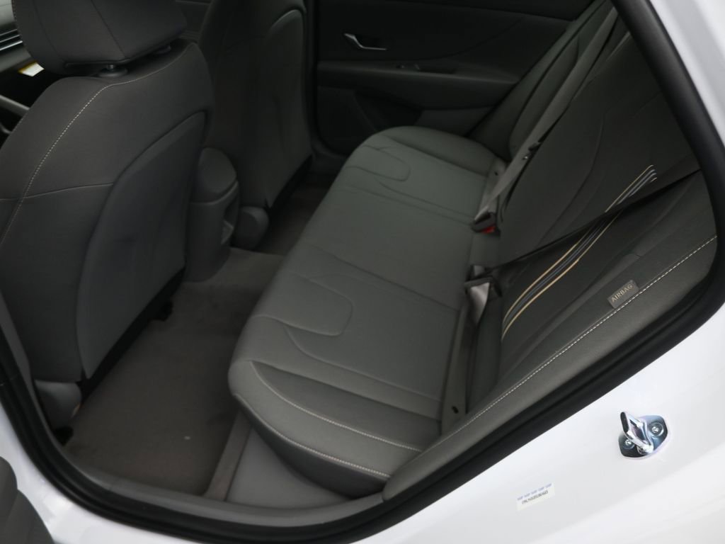 Used 2025 Hyundai Elantra Sport image 28