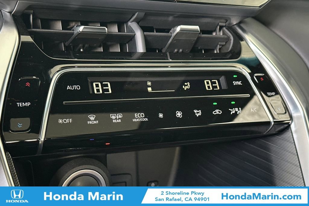 Used 2023 Toyota Venza Nightshade image 26