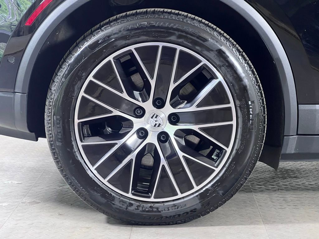 Certified 2025 Porsche Macan Electric image 12