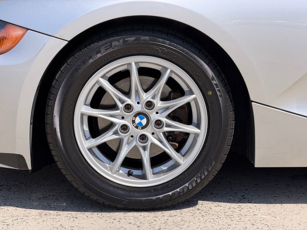 Used 2004 BMW Z4 2.5i RWD image 13