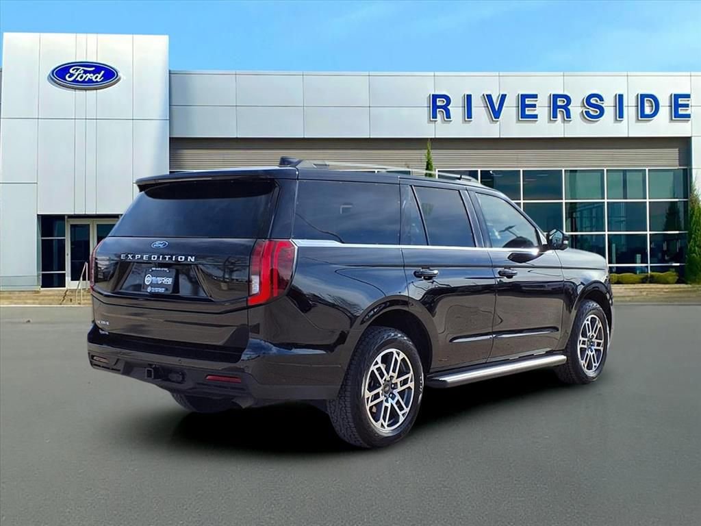 Used 2025 Ford Expedition Active image 6