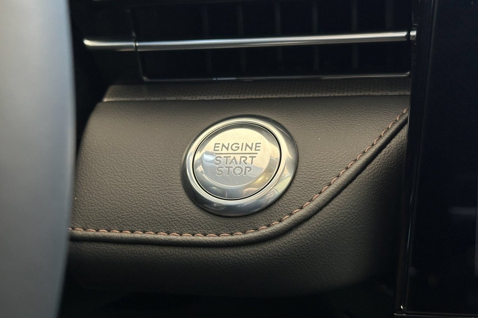 New 2026 Lincoln Nautilus Premier w/ Jet Appearance Package AWD/4WD image 22
