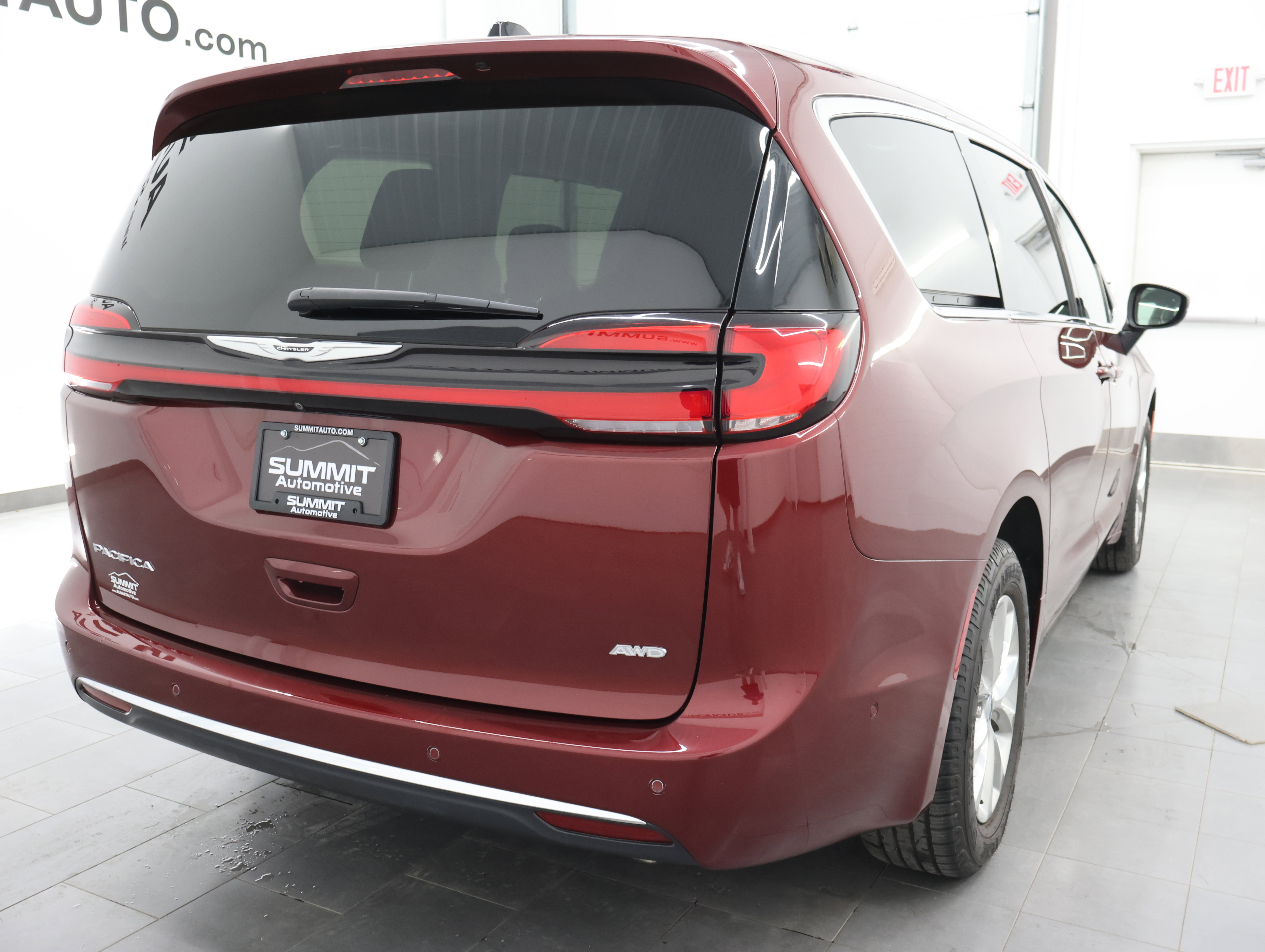 Used 2023 Chrysler Pacifica Touring-L AWD/4WD image 5