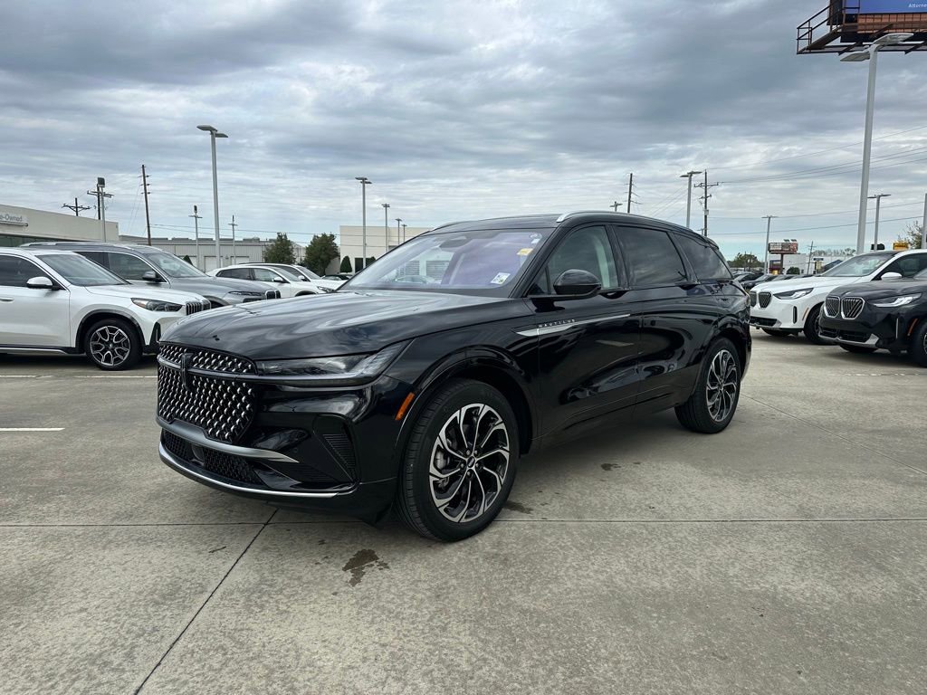 Used 2025 Lincoln Nautilus Reserve image 1