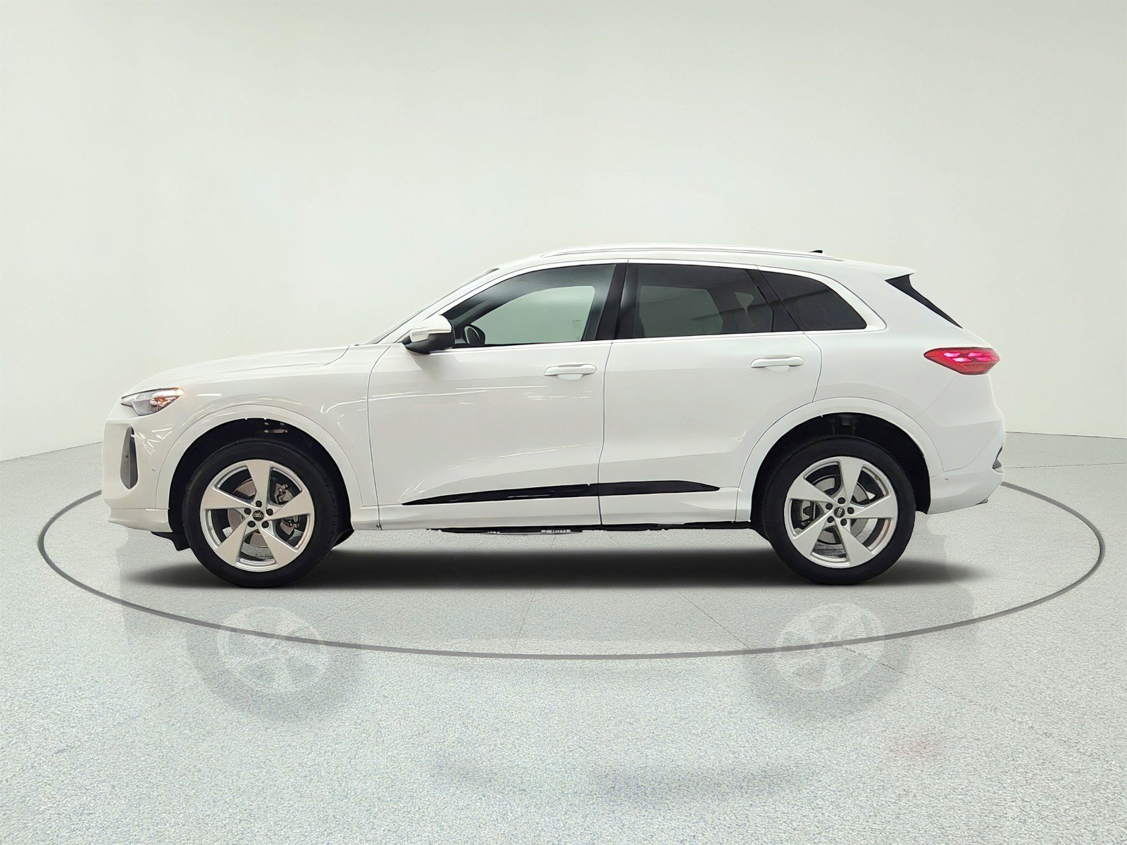 Used 2025 Audi Q5 Premium Plus w/ Premium Plus AWD/4WD image 8