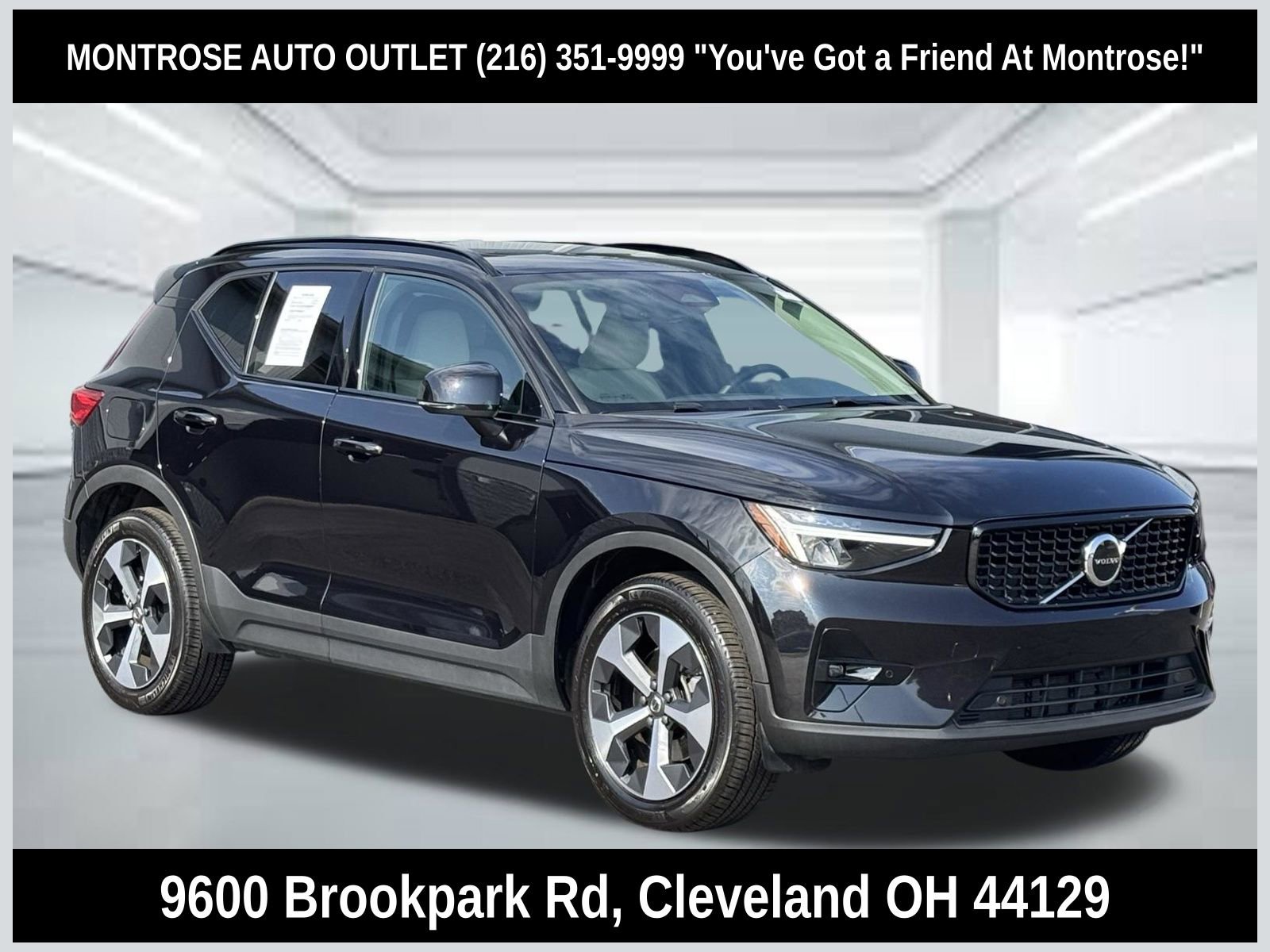 Used 2023 Volvo XC40 B5 Plus w/ Climate Package AWD/4WD image 1
