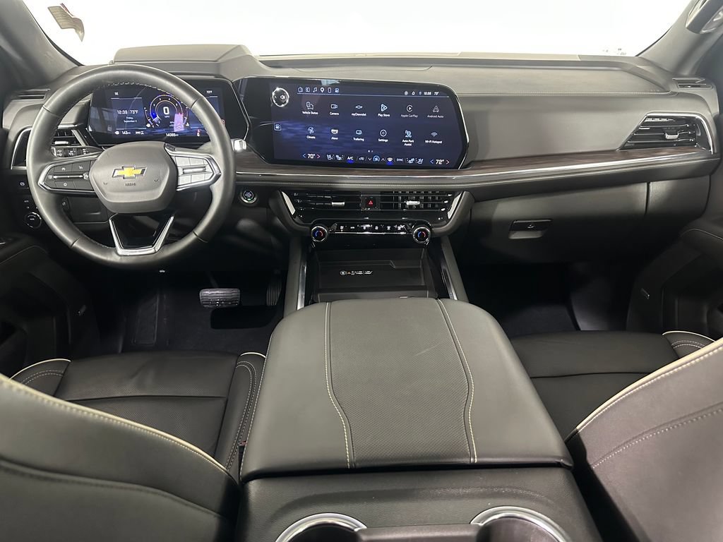 Used 2025 Chevrolet Suburban Premier AWD/4WD image 10