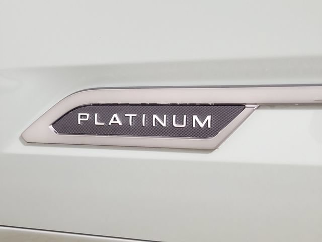 Used 2025 Toyota Sequoia Platinum AWD/4WD image 9