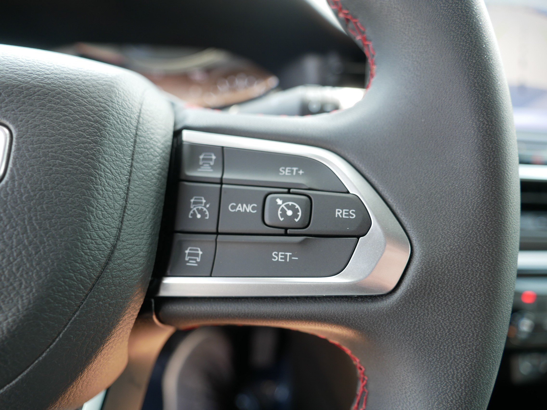 Used 2025 Jeep Compass Trailhawk AWD/4WD image 29